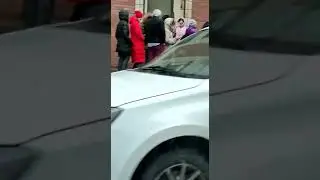 Очередь за сертификатами на путевку в детский лагерь. Петербург