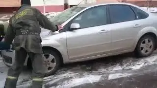 Пожарные не могут проехать на пожар из за автомобиля