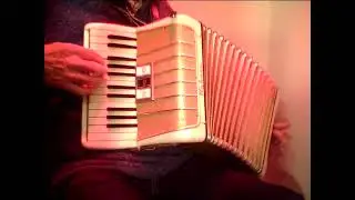 Bouree Sancerre,  French, Breton dance tune, piano accordion