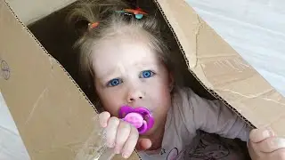 Ева шутит и играет с маленькой забавные истории для девочек