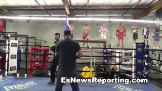rios vs alvarado 3 brandon working mitts with his dad in camp EsNews Boxing