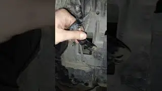 Как прикрепить кронштейн к лонжерону?