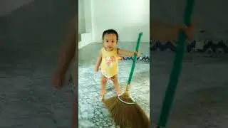 baby loves her broom 😍