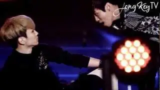 JongKey 종키 Fancam moment # 41 - "Teasing you"
