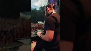 Crazy moments on the road in Montreal. Sing-a-long crew in full effect 🤝🇨🇦#chaseandstatus