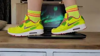 Laptop trampling with AirMax
