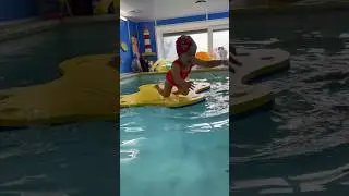 Какая ты резкая, Ульяна. В бассейне. #shortvideo #baby #грудничковоеплавание #продетей #бассейн