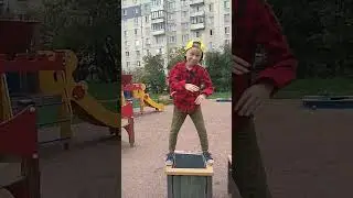 мой друг жёско заденсил под смешариков