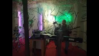 evlerinin önü yoldur yolaktır