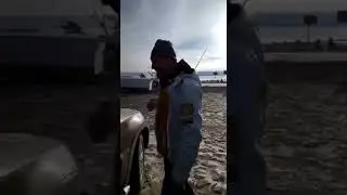 Между рыбалкой развлекаемся танцами на берегу Байкала.