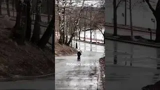Батя❣️вечно спрашивает «ты живой?» а ребёнок типа: не дождётесь😂 классная семья😆счастья вам👌👍