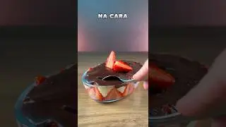 MANDA PARA QUEM VAI FAZER P VC! BOMBOM DE TRAVESSA DE MORANGO! 😋 #receitasfaceis #sobremesa #doces