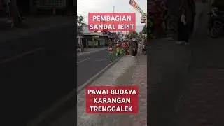Pembagian sandal jepit saat pawai budaya karangan Trenggalek #music #remix