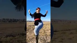 Пухлая туметка снова зажигает на фоне гор. Туметы или Туматы бурятско-монгольский этнос из АРВМ