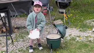Никита, 3,5 года. Начинает осваивать гриль. К 5 годам сможет отбивать небольшие гриль вечеринки.