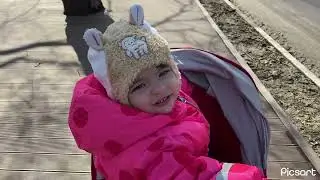 Идем гулять с малышкой / Оделись по весеннему / зашли на Валдберис