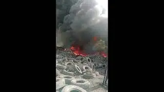 Kebakaran Hebat di Gudang Pengolahan ban Bekas Truk Trado di Medan Marelan - Sumatera Utara.