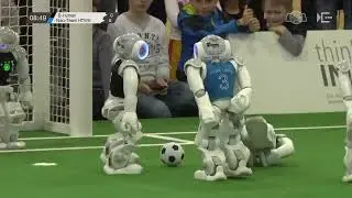 Роботы играют в футбол - это смешно || Robots play football in a funny way