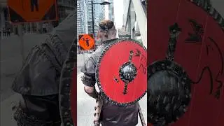 Ragnar Lothbrok Walking in Public #reactionvideo #costume #vikings #ragnarlothbrok #foryou #fashion