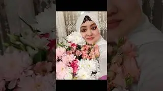 со всеми своими букетами,цветочками сфоткалась☺️так приятно столько цветы🥰