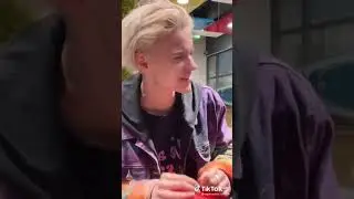 Егор Шип вдыхает гелий #shorts