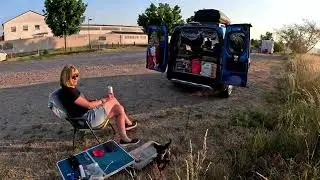 Mit dem Minicamper in den Weinbergen von Duttweiler in der Pfalz