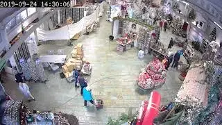 Hayes Garden World Christmas Setup 2019 Time lapse