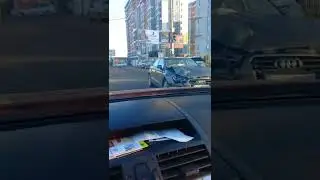 На проспекте Небесной сотни столкнулись две иномарки