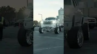 Two of the Best lifted trucks at #sema 😮‍💨🔥🔥🔥🔥🔥 #silverado #semashow #jtxforged