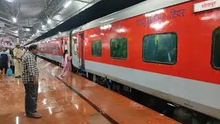 Announcement of Solapur Hassan Express Train With Heavy Rain At Kalaburagi(Gulbarga) Railway Station