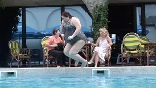 Толстушки на отдыхе! Ржал до слез Best Pranks Ever Crazy Public Reactions 