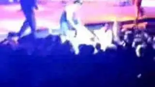 Tim McGraw Roughs Up Fan At Concert