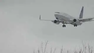United Airlines 737-800 from Houston Bush Int'ctl (KIAH) landing runway 28 at Chicago O'hare (KORD)