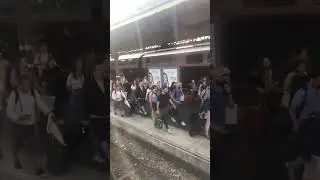 Menunggu kereta berangkat dari Gare de Lyon