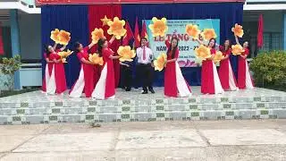 Đảng đã cho ta một mùa xuân