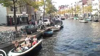 Zaterdag 3 september 2011: zomers weer  en muziek op boten in Leiden.