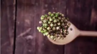 Красота натуральных специй - перец зеленый горошком