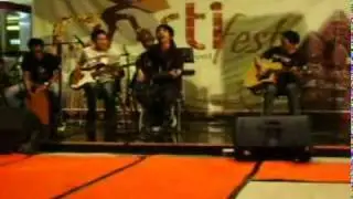 LunariaN - Firework, Katy Perry acoustic cover (live at Sudirman Lifestyle X'nter)