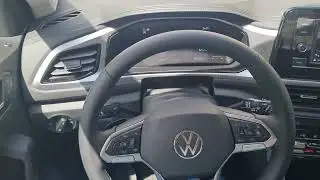 VW t-cross bate la parcare un instructor cu experienta. Ce zici?