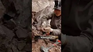 We found a mountain of precious stones!😱