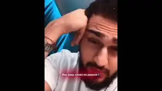 У микрофона Джони