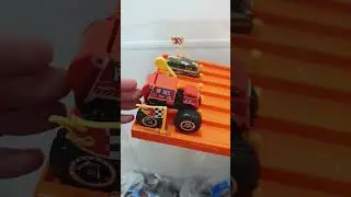 УАЗ Буханка против Monster Truck
