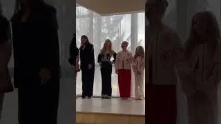 Голоси України (дітки, готуються до виступу)