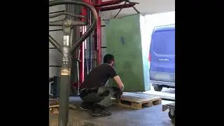 Шкаф 150 кг чуть не упал на меня.