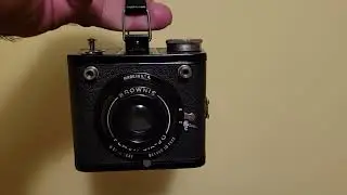 Kodak Brownie SIX - 20 Flash 1940s .