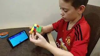Алеша собирает кубик