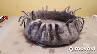Лежанка для котят валяная
