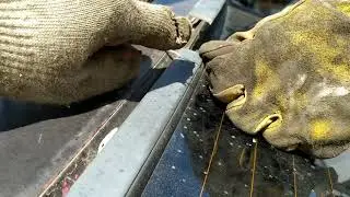 How to remove the rear window molding on a Mercedes 190 W201