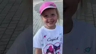 Доча стесняется в центральном парке