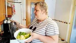 Болит..и эта сложность мешает полноценно жить.